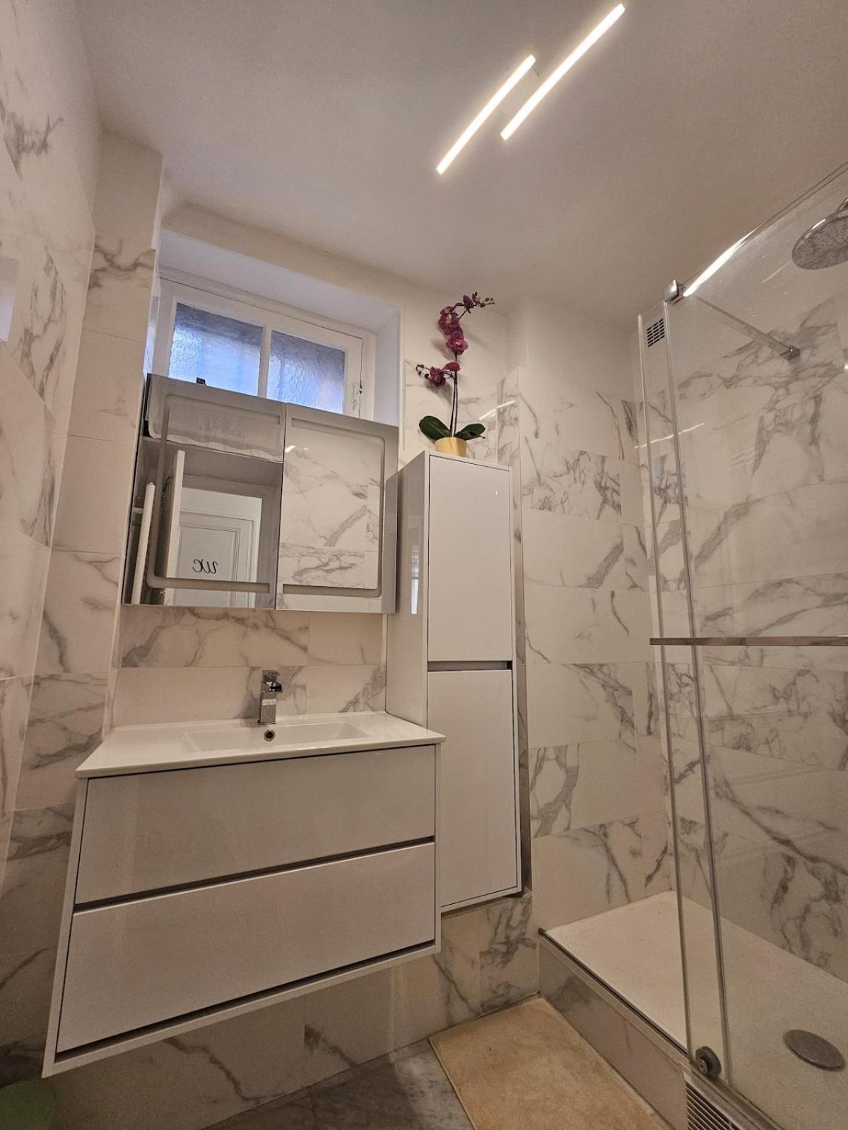 Montmartre Beautiful 67 M2 With Gym & Balcony Parijs