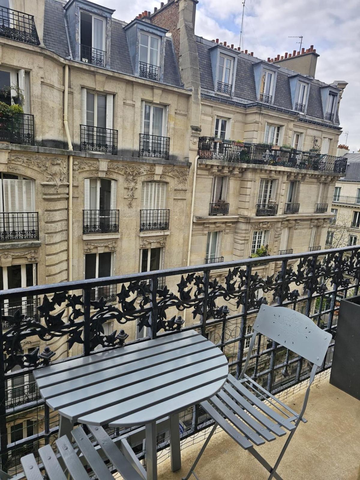 Montmartre Beautiful 67 M2 With Gym & Balcony Parijs